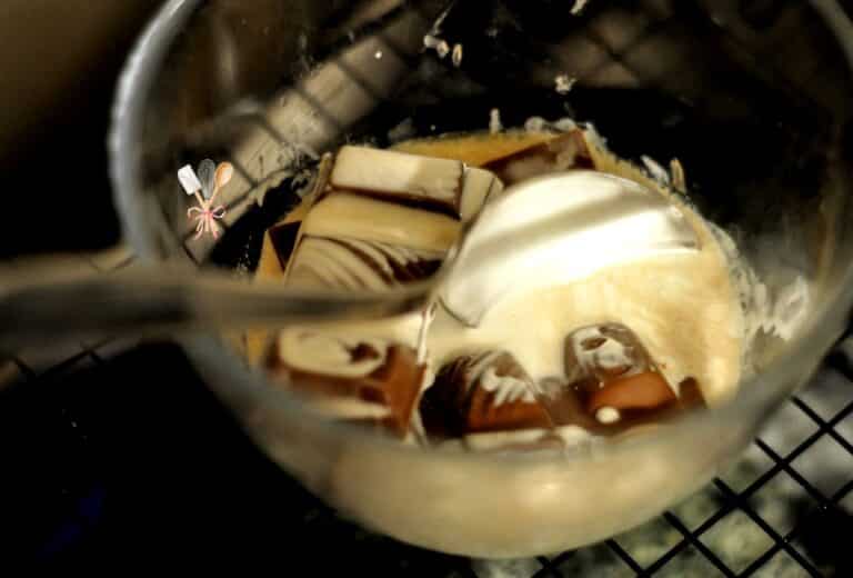 topim ciocolata cu frisca pentru crema de la tort buturuga